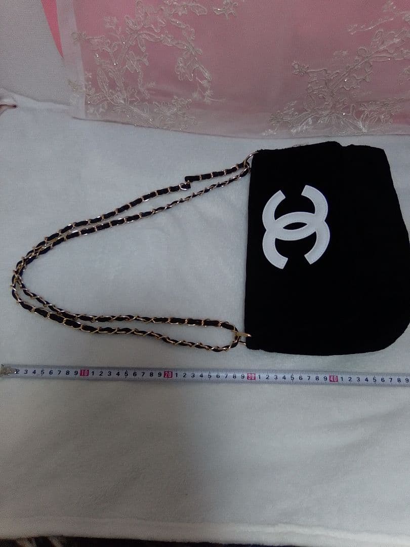 CHANEL ノベルティ黒ショルダーバッグ ホワイトロゴ入り