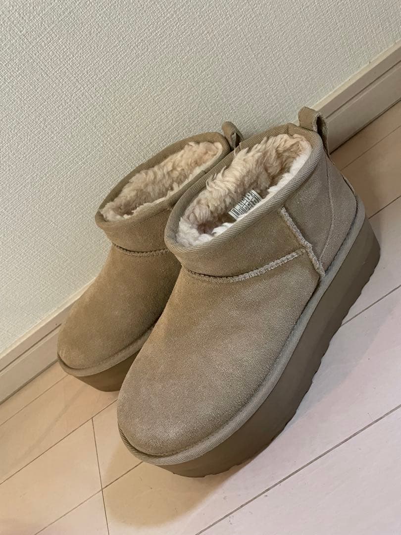 【UGG®】Classic Ultra Mini Platform 24cm