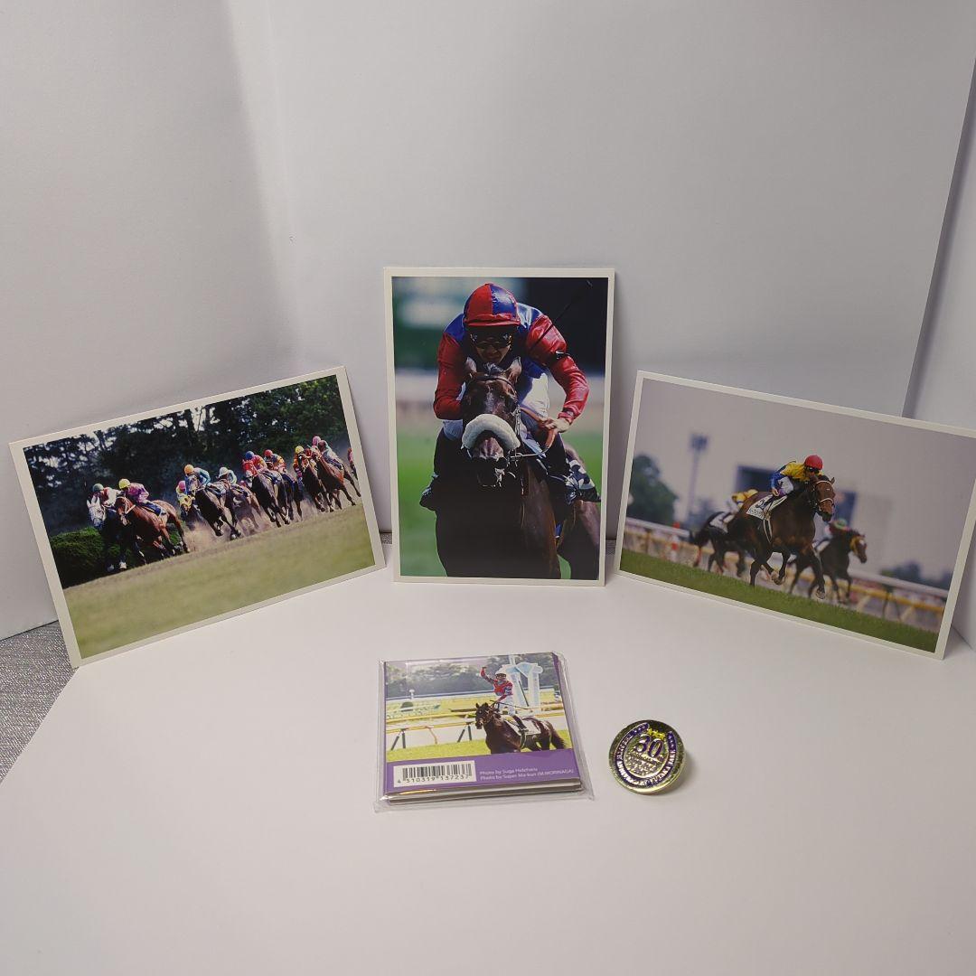 武豊　直筆サイン写真集。はがき3枚。ピンバッジ。付箋。