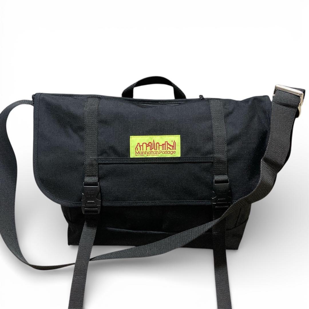 ほぼ新品　定価2万 A3収納 防水 マンハッタンポーテージ メッセンジャーバッグ