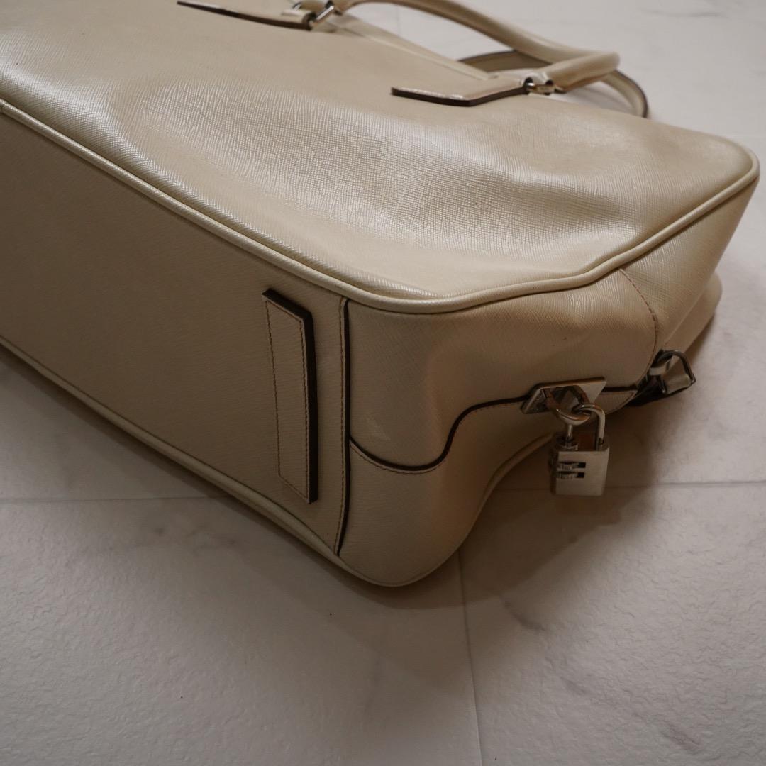 PRADA ビジネスバッグ レザー ホワイト