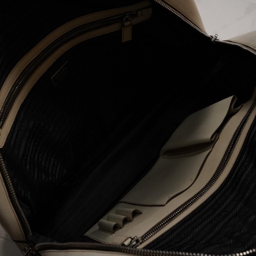 PRADA ビジネスバッグ レザー ホワイト