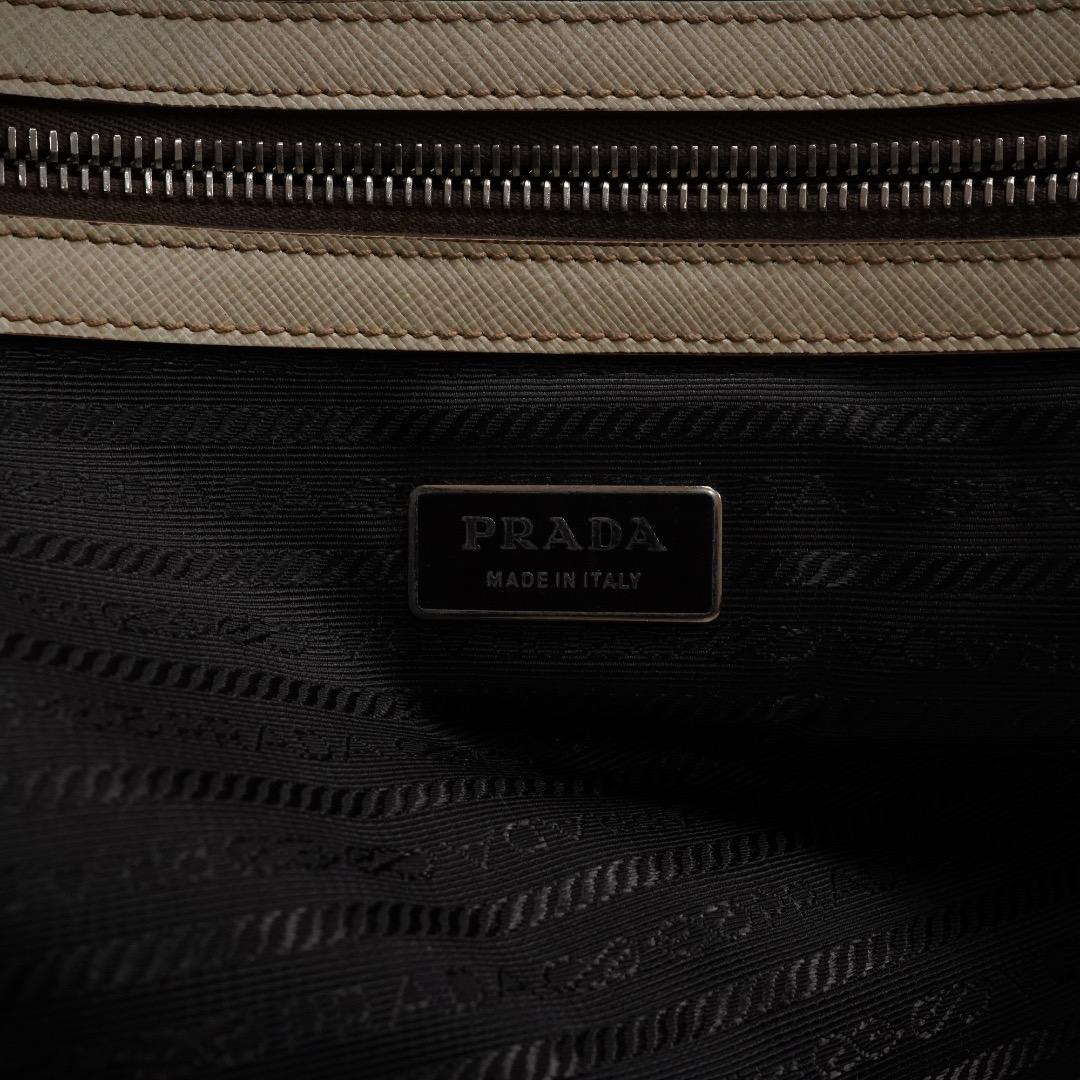 PRADA ビジネスバッグ レザー ホワイト