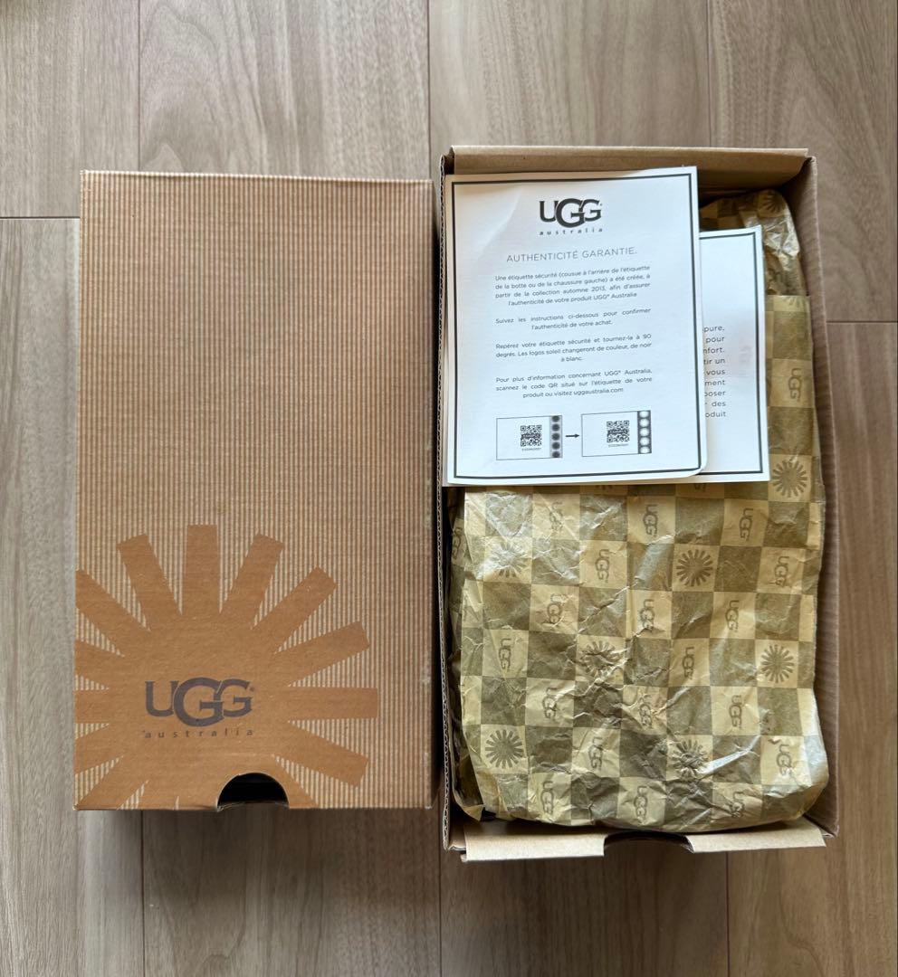 ugg 新品　モカシン　ネイビー