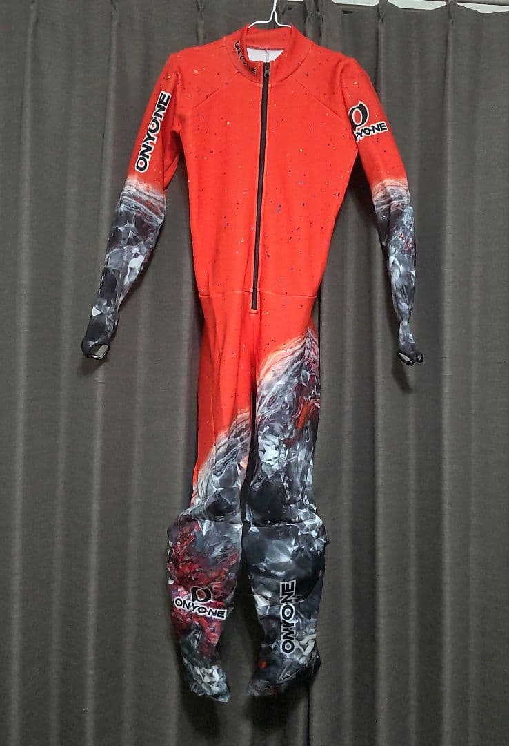 スキー　ONYONEレーシングワンピース