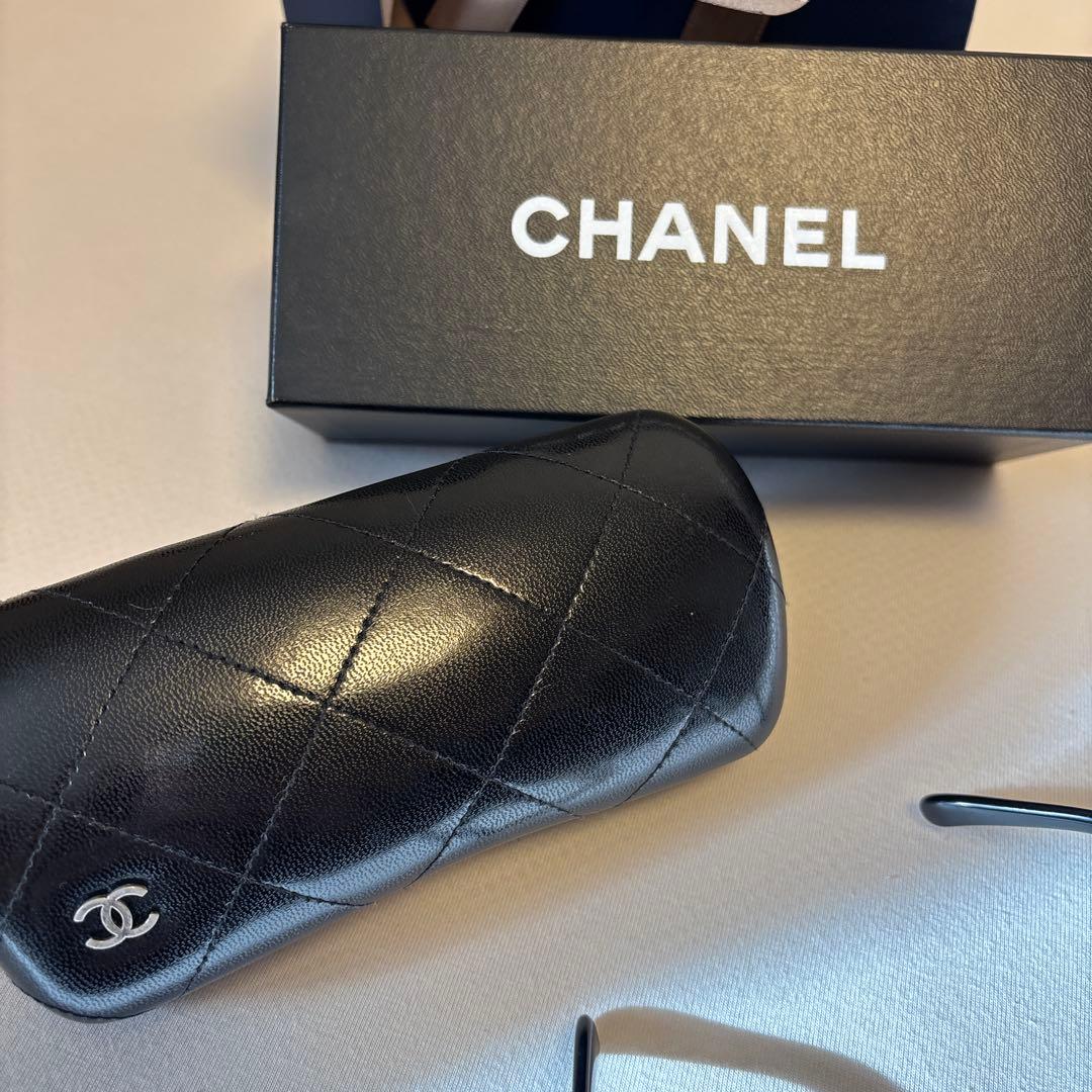 Chanel CH 5174 ブラックサングラス ケース付き