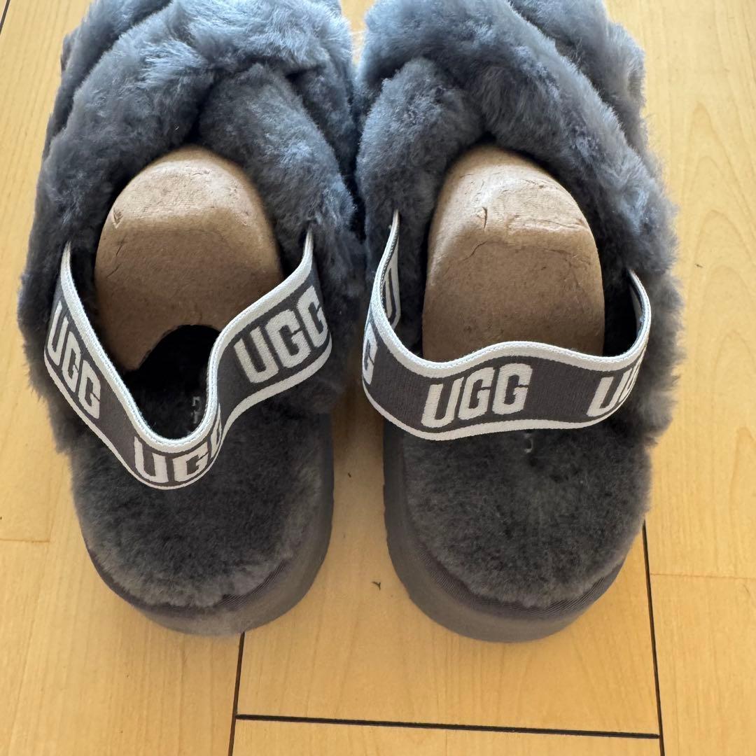 UGG W DISCO CROSS SLIDE アグ ボアサンダル グレー