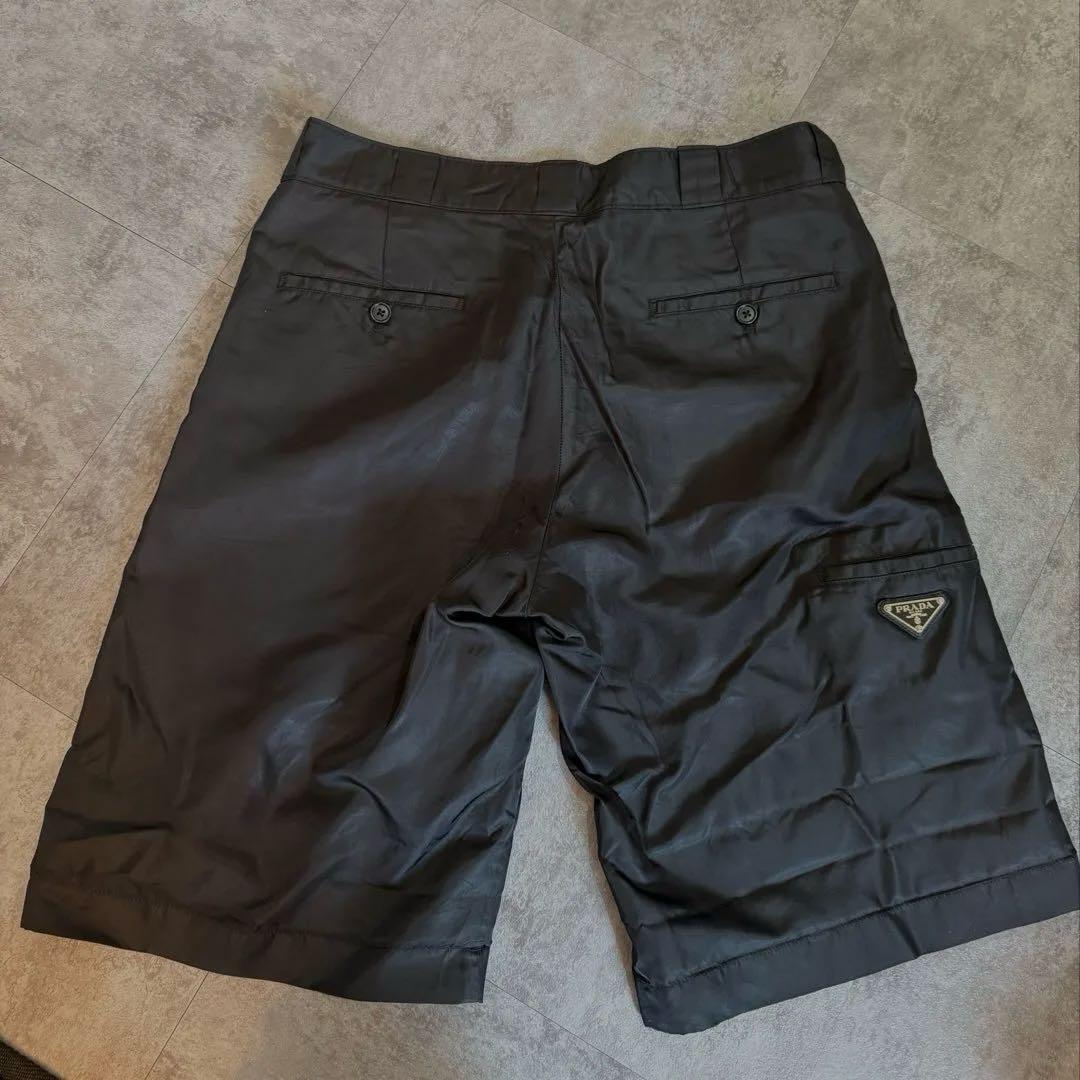 PRADA 半ズボン ショートパンツ ブラック 黒 トライアングルプレート