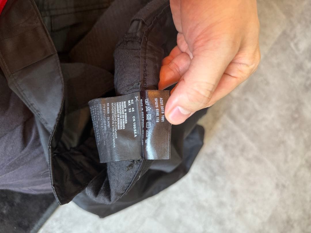 PRADA 半ズボン ショートパンツ ブラック 黒 トライアングルプレート