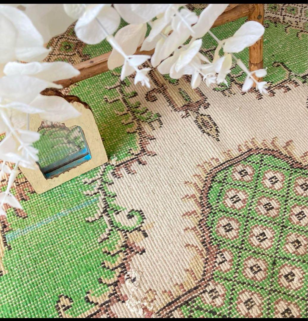 上品　クラシカル柄　アップルグリーン　ミルキー　ココア　トルコヴィンテージラグ