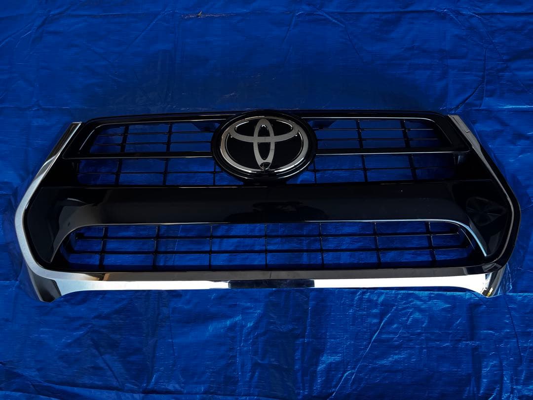 ハイラックス　フロントグリル　TOYOTA