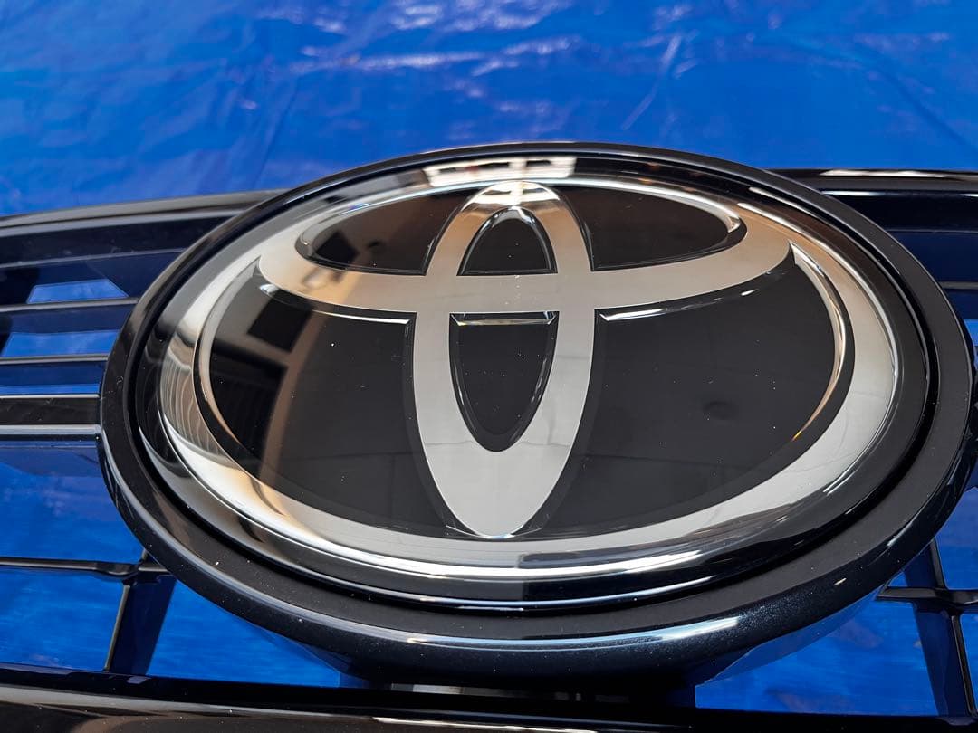 ハイラックス　フロントグリル　TOYOTA