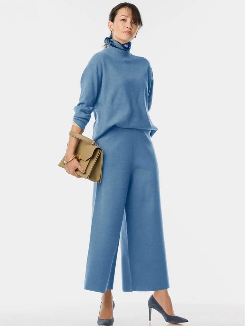 新品　DoCLASSE 総針ハイネック・パンツセットアップ ブルー　おしゃれ