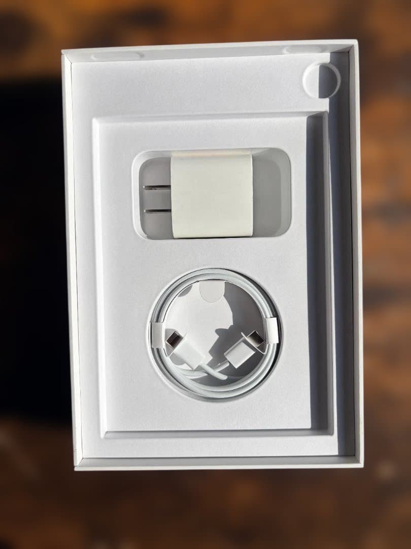 Apple iPad mini 6. 　Wi-Fi+ Cellular