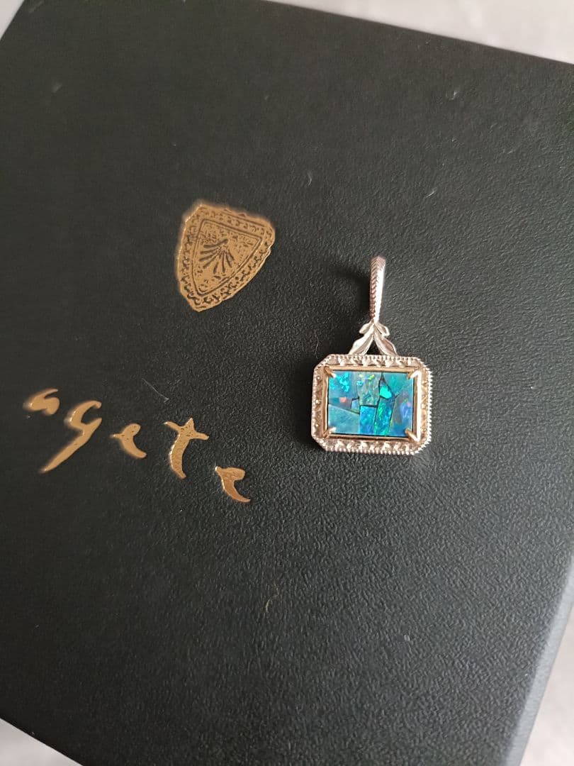 地*ら様 アガット モザイクオパール チャーム