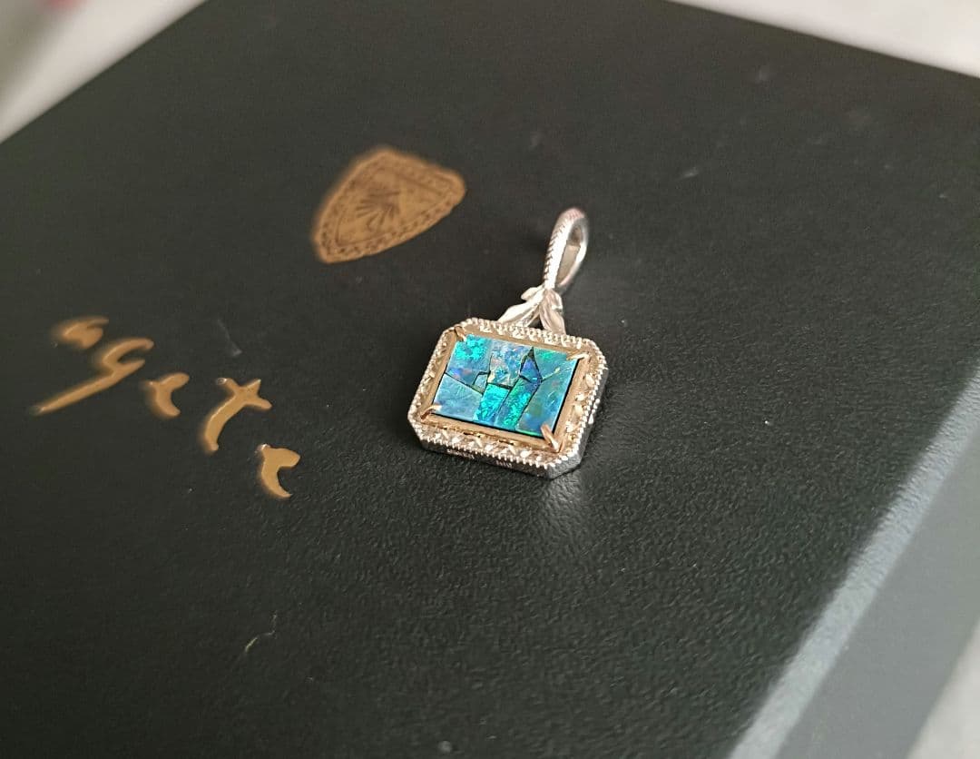 地*ら様 アガット モザイクオパール チャーム