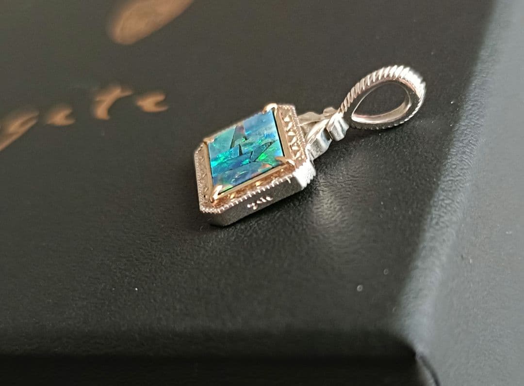 地*ら様 アガット モザイクオパール チャーム