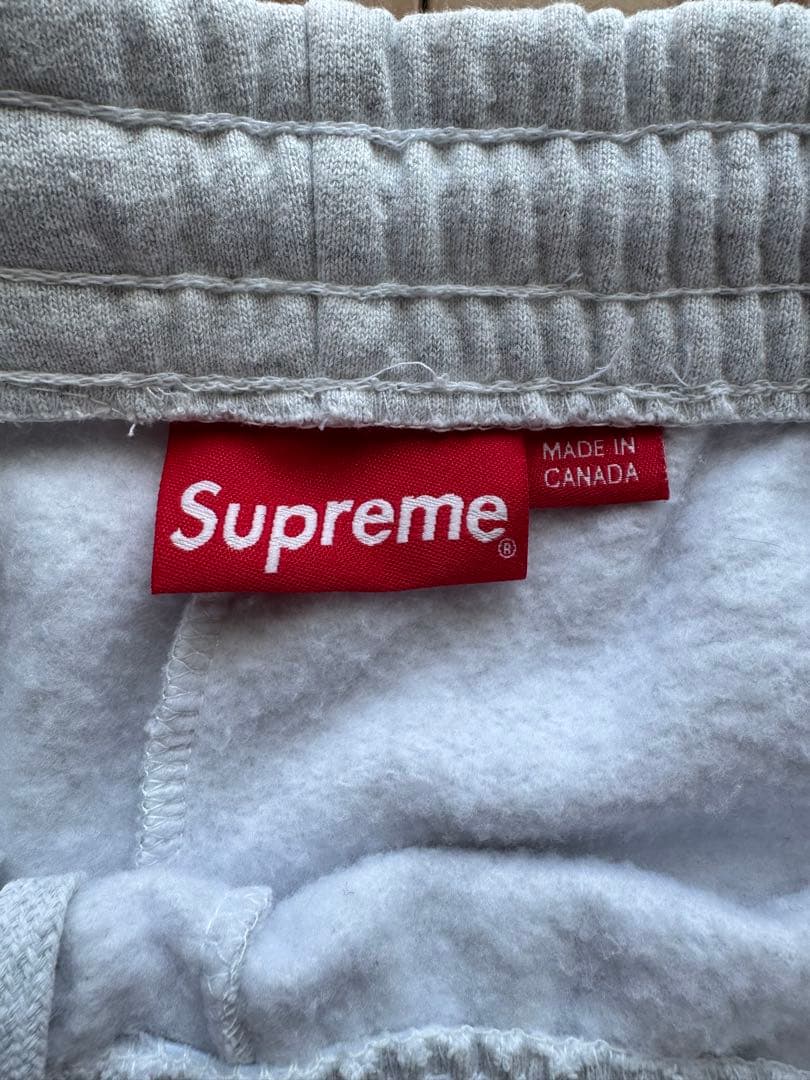 Supreme グレー ショートパンツ