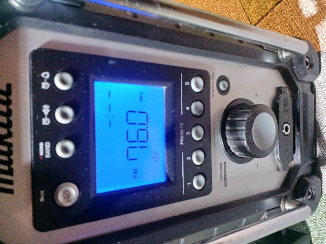 Makita 移動BATTERYラジオ