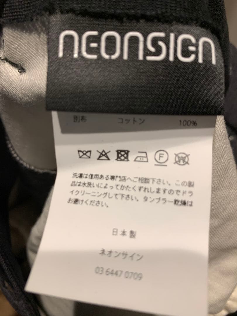 パンツ NEONSIGN Anatomic straight slacks