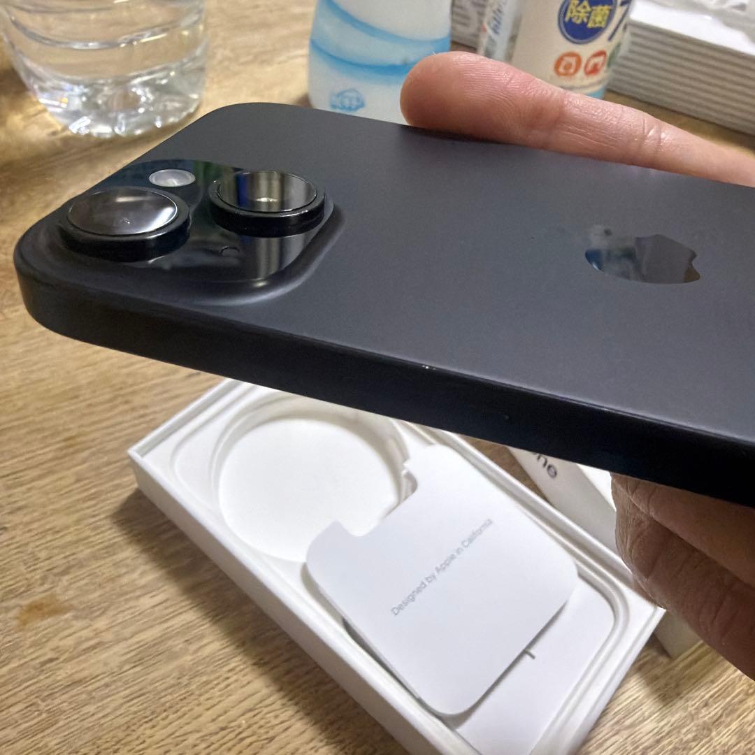 iPhone15 128GB ブラック　擦り傷ありSIMフリー