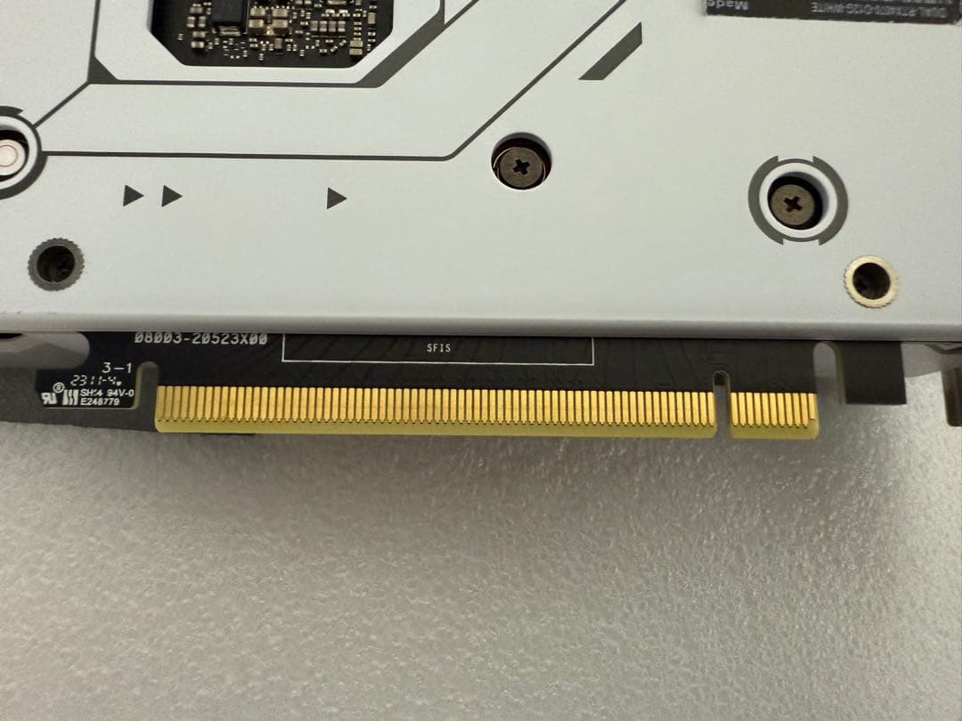 ASUS GeForce RTX4070 12GB ホワイトモデル