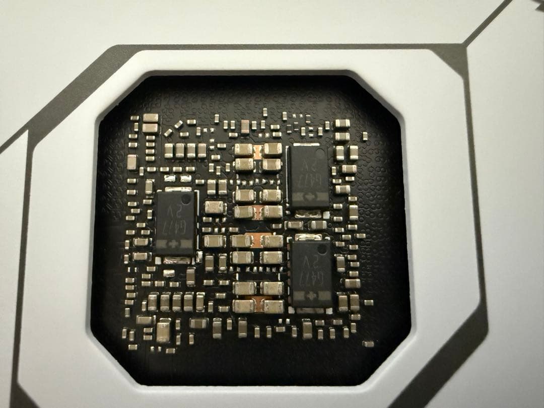 ASUS GeForce RTX4070 12GB ホワイトモデル