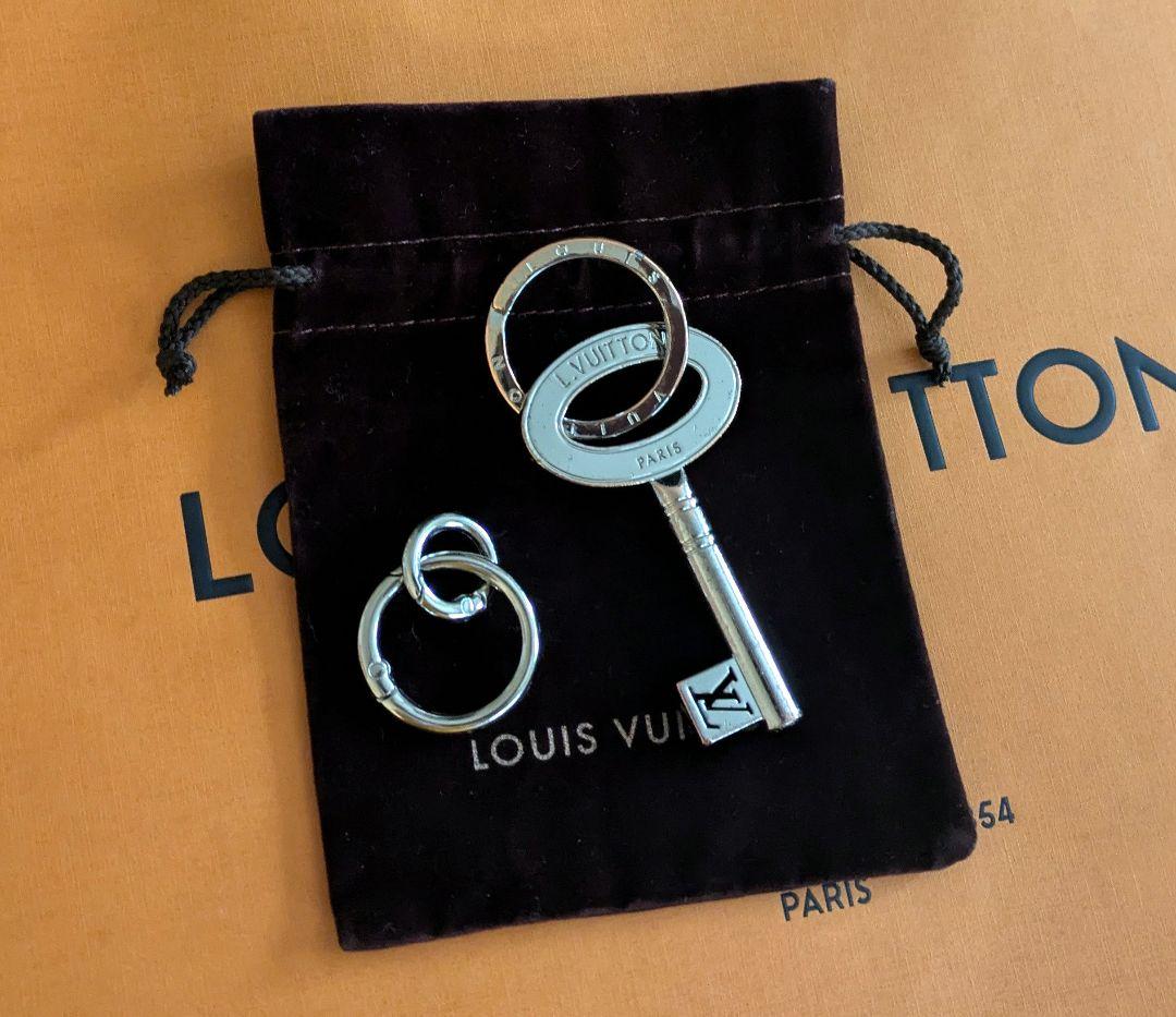 ルィヴィトン トラベルキー ポルトクレ キーホルダー シルバー 保存袋付