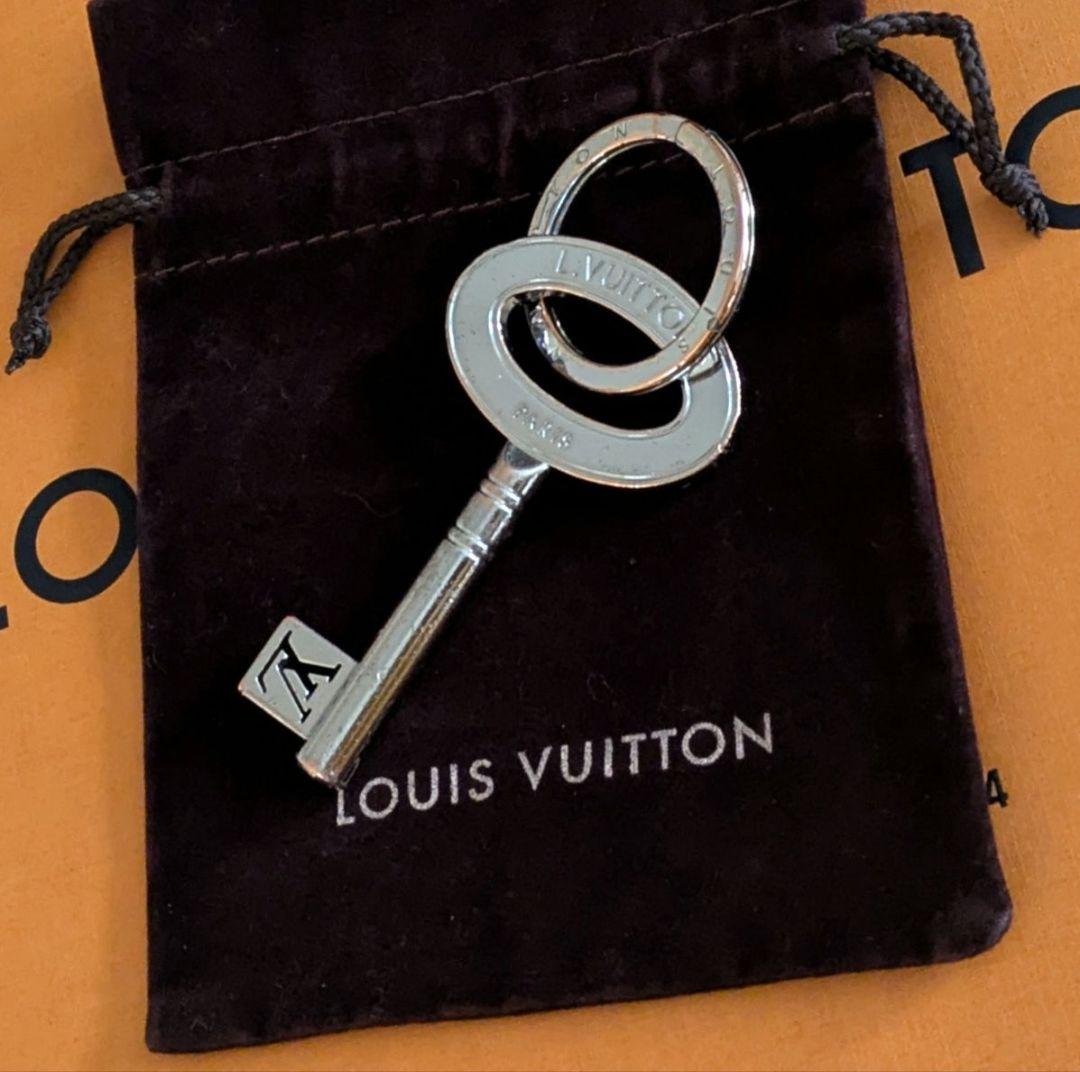 ルィヴィトン トラベルキー ポルトクレ キーホルダー シルバー 保存袋付