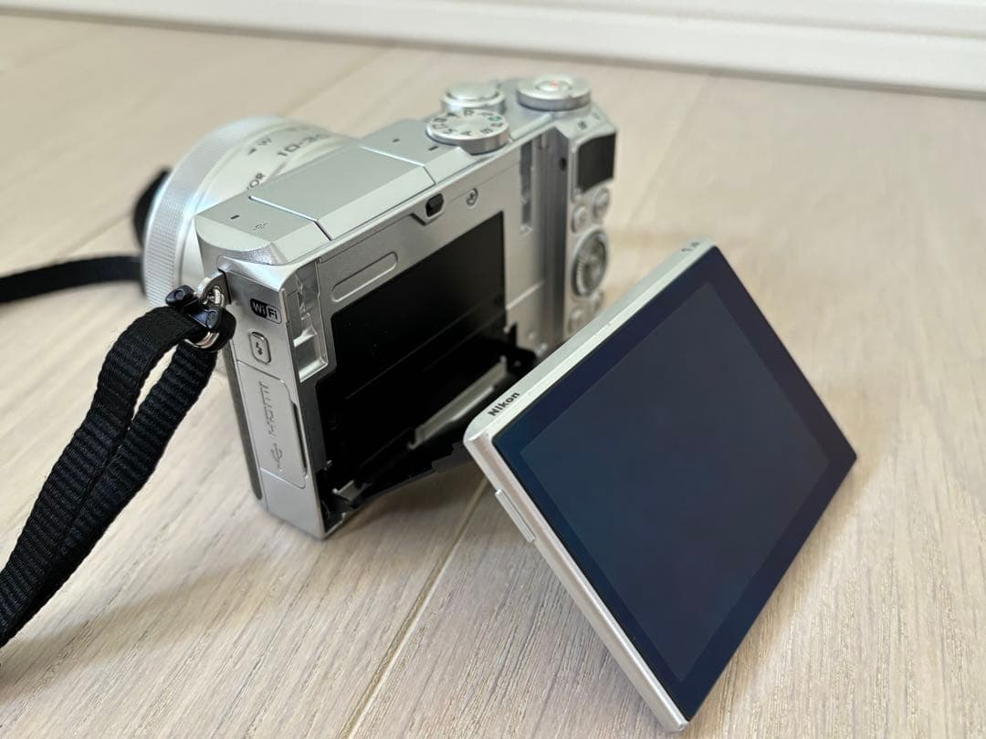 【匿名発送】Nikon 1j5 ダブルズームレンズキット