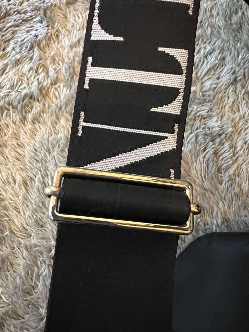 【VALENTINO】ボディバッグ ロックスタッズ VLTNロゴ 黒