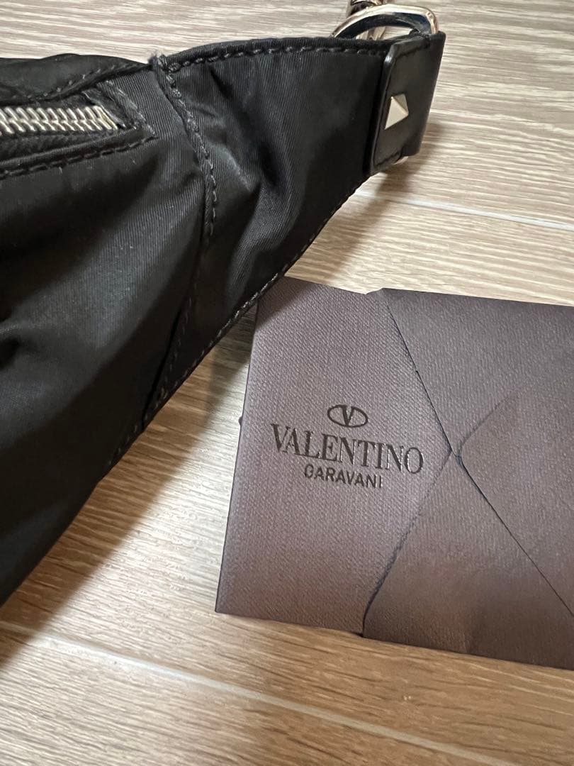 【VALENTINO】ボディバッグ ロックスタッズ VLTNロゴ 黒