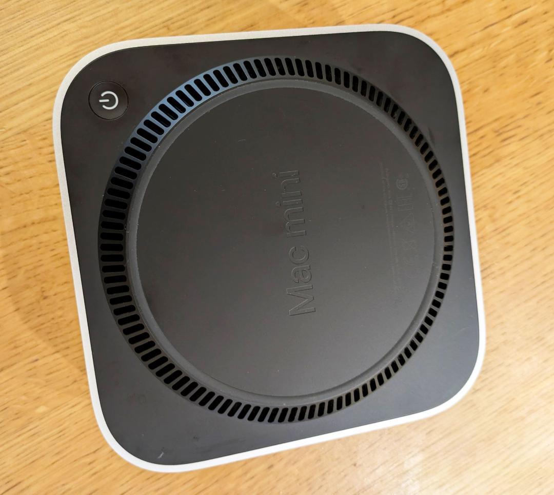 Mac Mini / M4 Pro / 24GB メモリ / 10GBイーサ