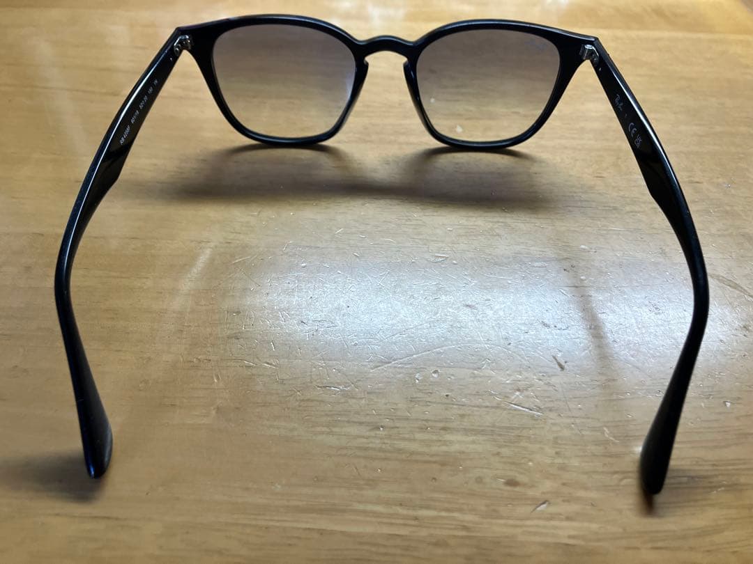 Ray-Ban RB4258F ブラック サングラス