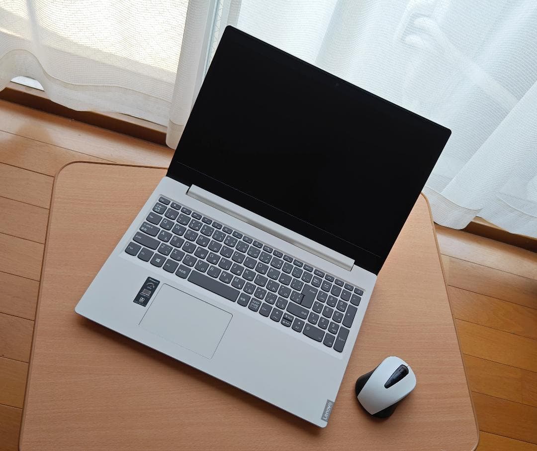 Lenovo Idiapadノートパソコン ホワイト