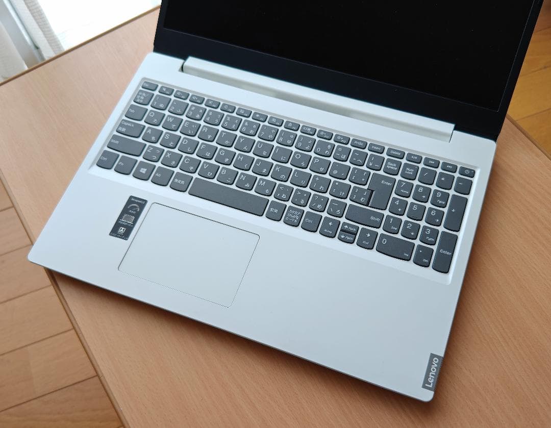 Lenovo Idiapadノートパソコン ホワイト