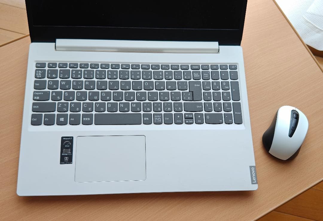 Lenovo Idiapadノートパソコン ホワイト