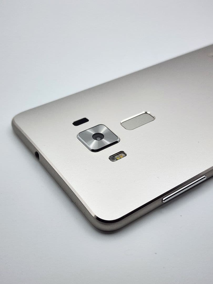 Zenfone 3 Deluxe 256GB | 6GB この価額 マジで安い