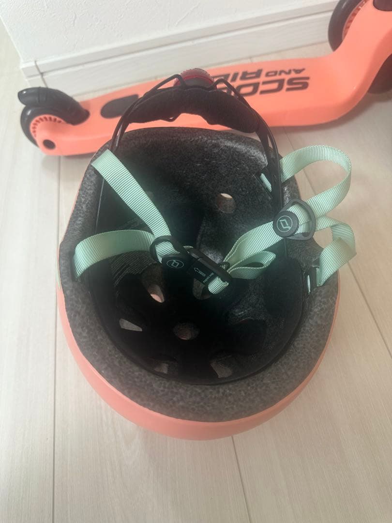 美品　Scoot and Ride キックスクーター ヘルメット付き