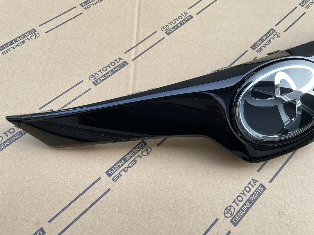 トヨタエンブレム仕様★カローラスポーツ★前期・後期★北米仕様★グリルセット★