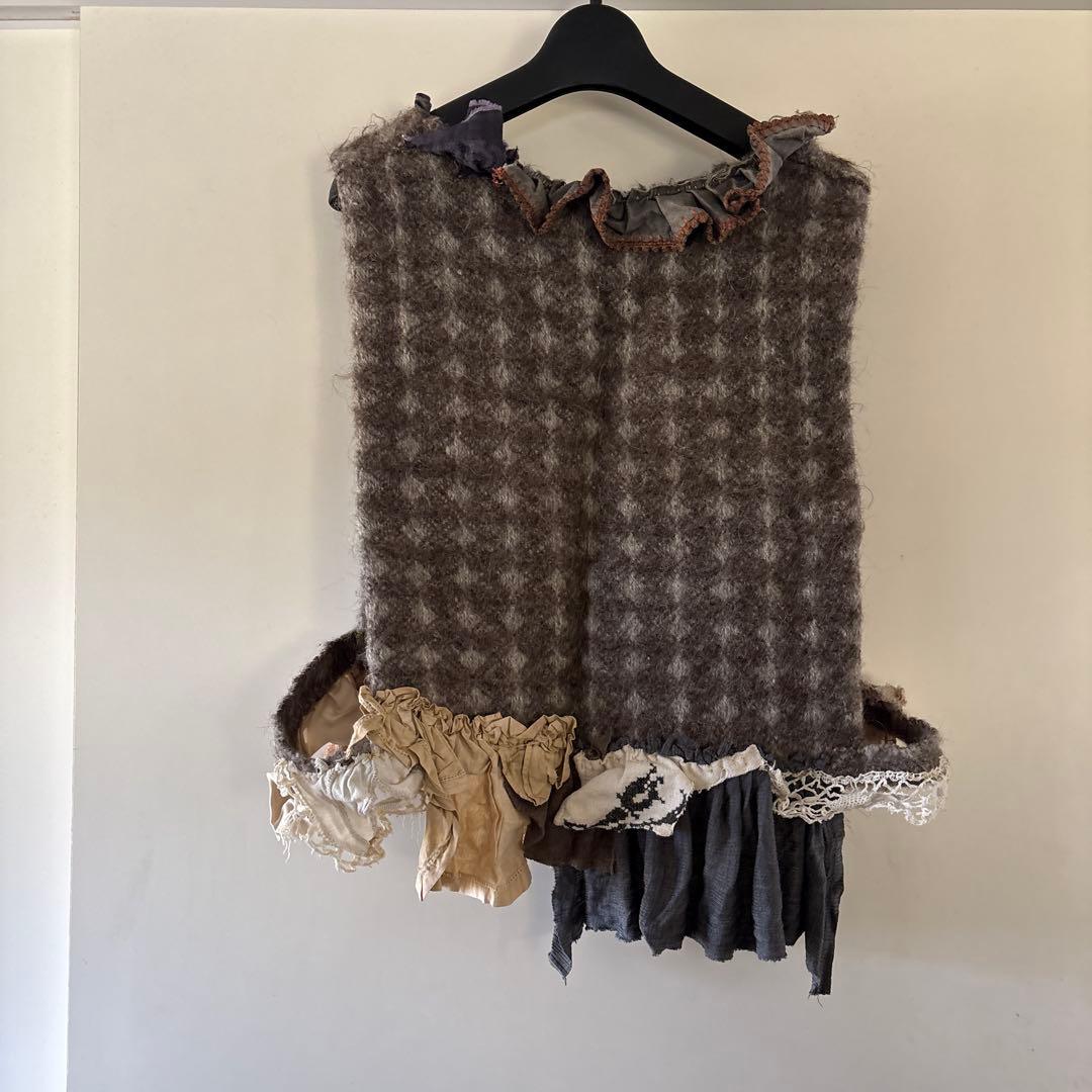 aratama アラタマさんのチェック柄ニットフリルベスト