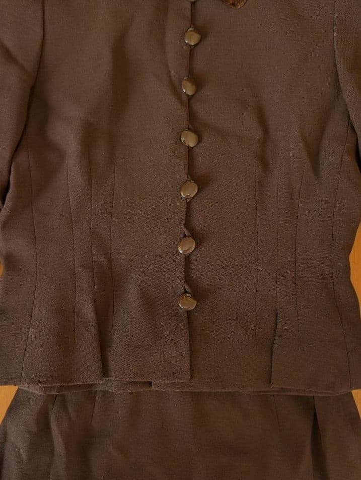 AKRIS　茶色スーツ　38　美品　上品