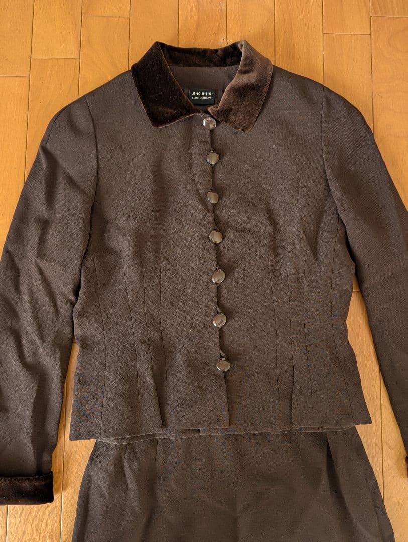 AKRIS　茶色スーツ　38　美品　上品