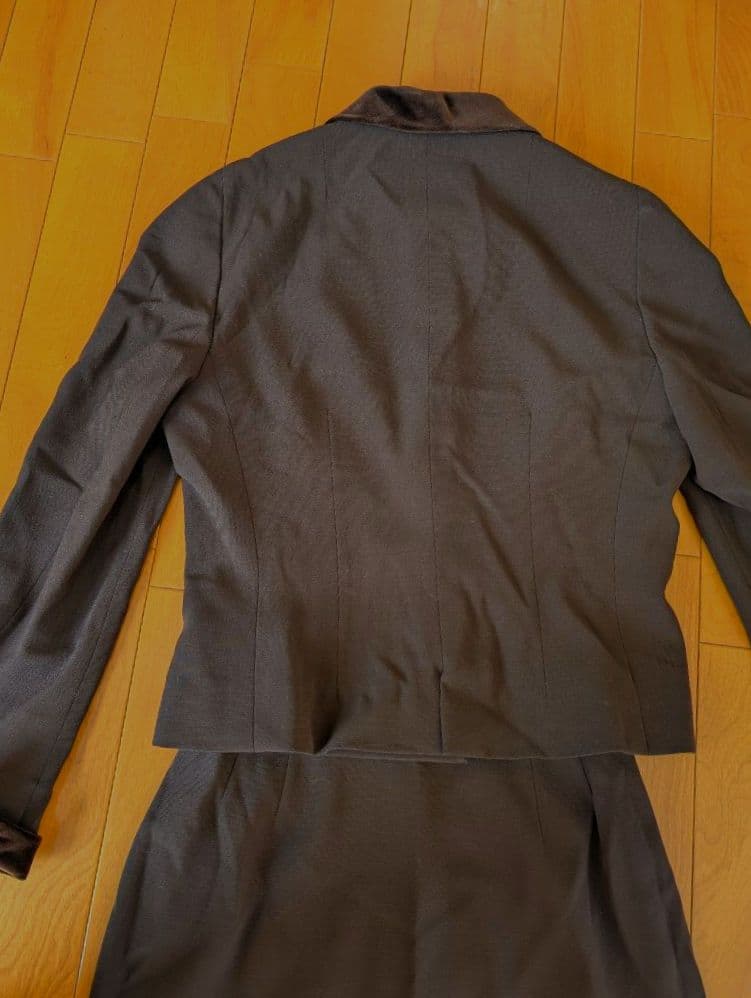 AKRIS　茶色スーツ　38　美品　上品