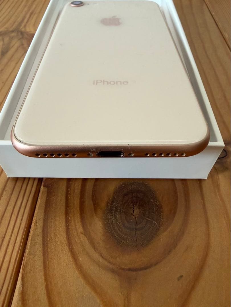 中古　iPhone 8 64GB ホワイト　ピンクゴールド