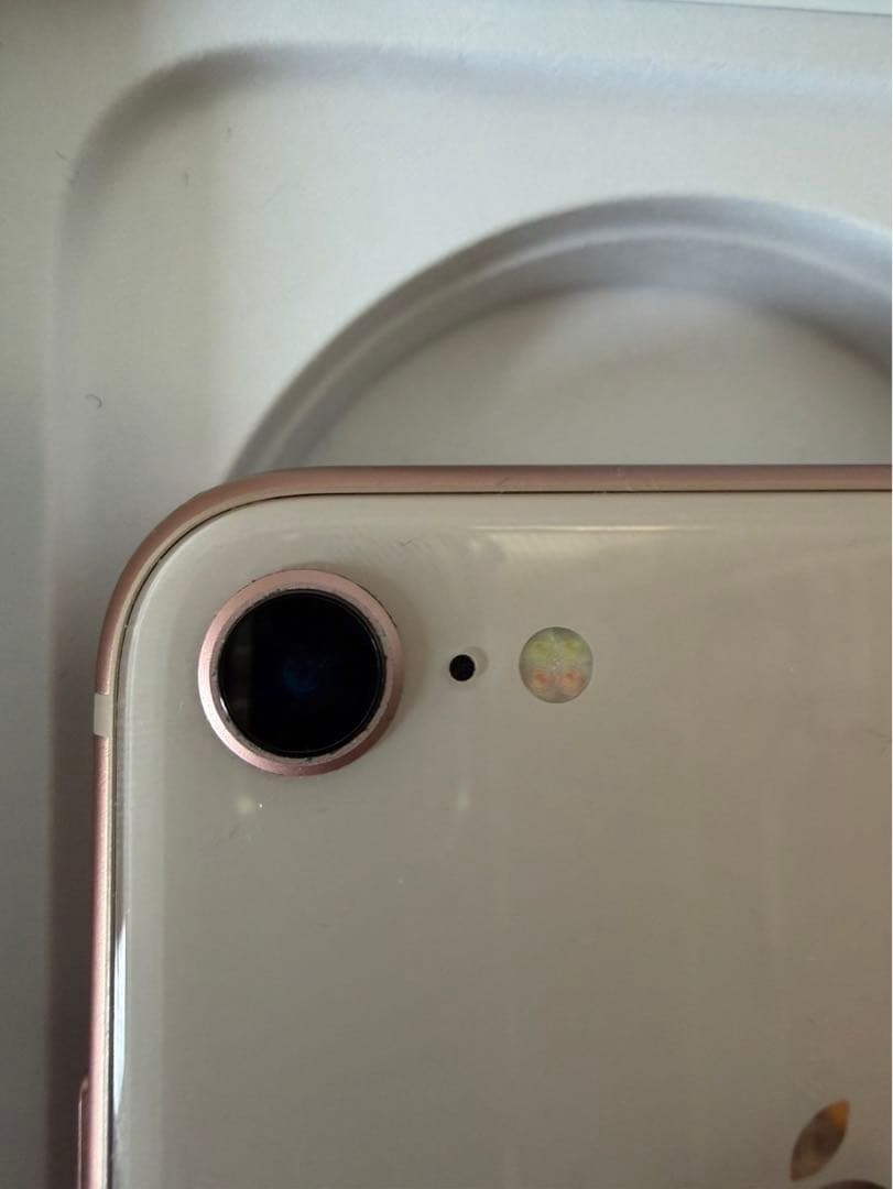 中古　iPhone 8 64GB ホワイト　ピンクゴールド