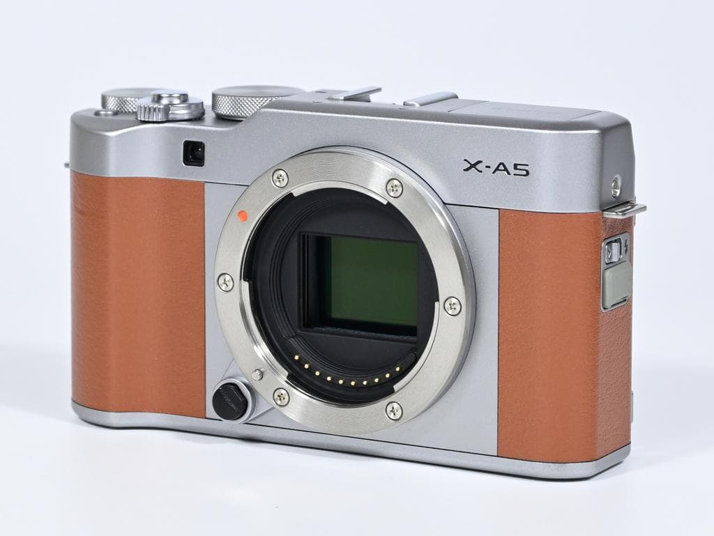 【超美品】 フジフイルム　FUJIFILM X-A5 レンズキット