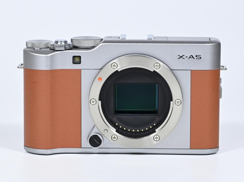 【超美品】 フジフイルム　FUJIFILM X-A5 レンズキット
