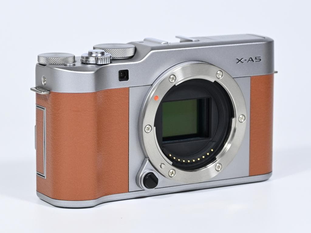 【超美品】 フジフイルム　FUJIFILM X-A5 レンズキット