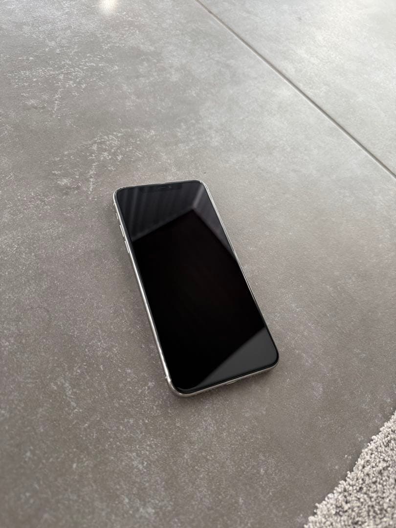 Apple iPhone 11 ProMax ホワイト　本体